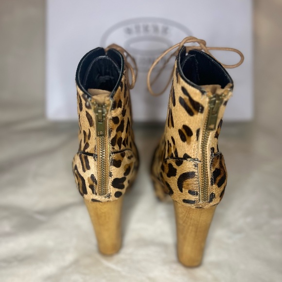 Size 7.5, calf-skin, Leopard, Steve Madden heeled boots - Picture 2 of 8